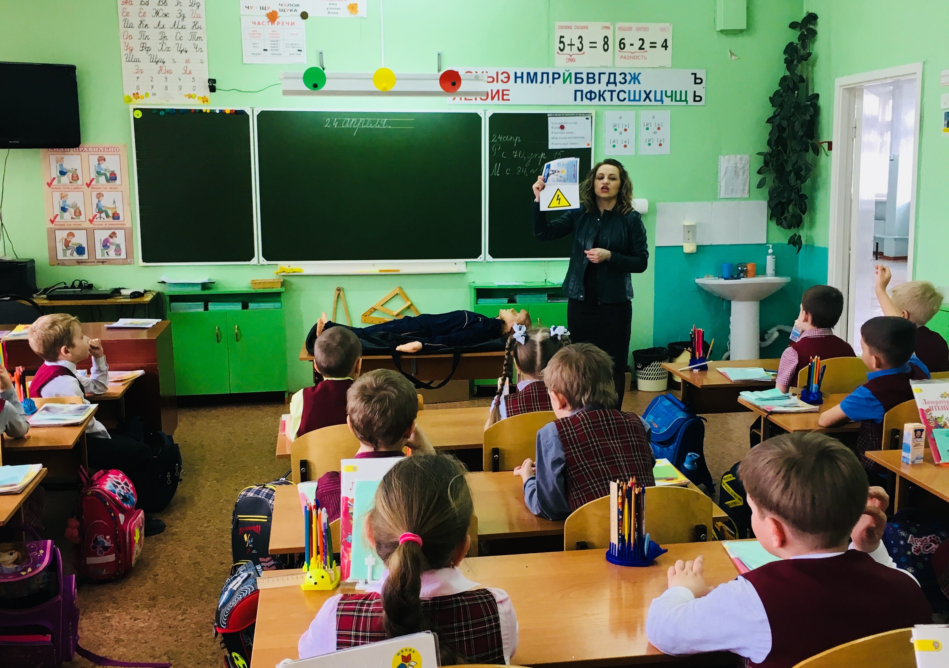 В преддверии школьных каникул энергетики напоминают о правилах электробезопасности