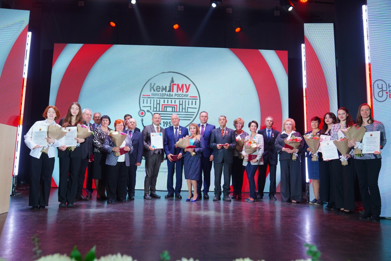 Губернатор Кузбасса Илья Середюк поздравил Кемеровский государственный медицинский университет с 70-летием Губернатор Кузбасса Илья Середюк поздравил Кемеровский государственный медицинский университет с 70-летием