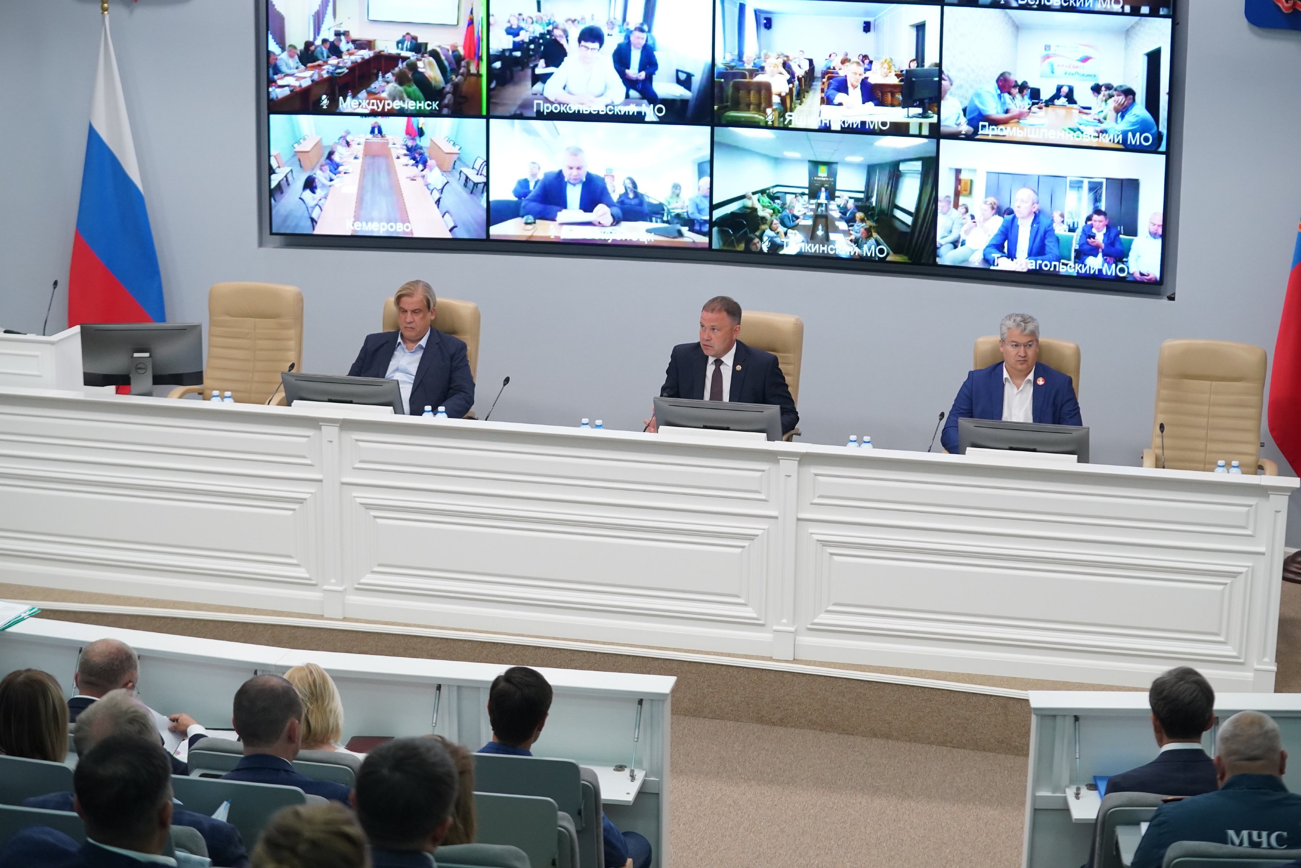 Илья Середюк: ключевые задачи — подготовка к Дню шахтера, к началу учебного года и к отопительному сезону