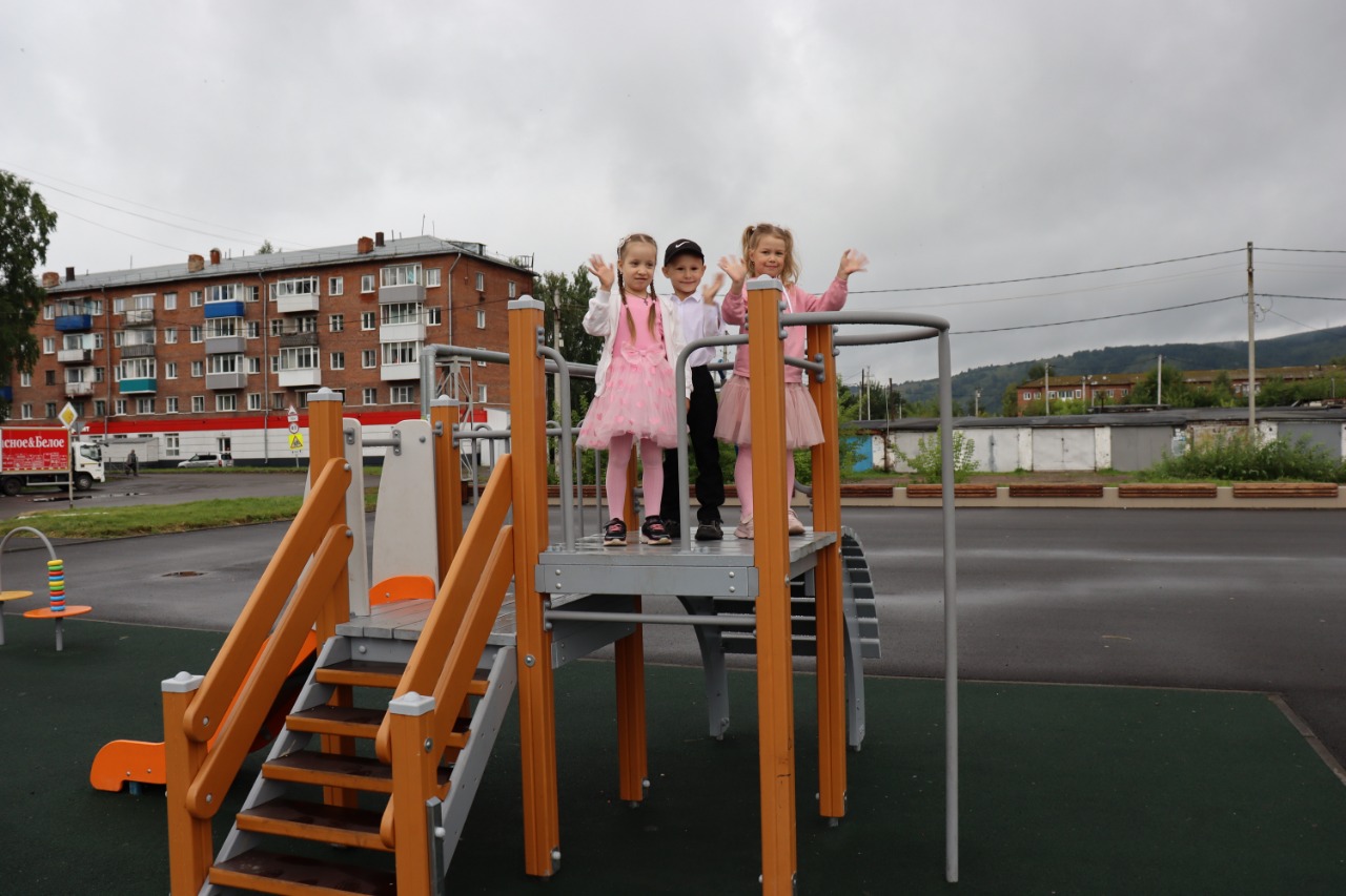 В Калтане открыли площадь общественных мероприятий, благоустроенную по нацпроекту В Калтане открыли площадь общественных мероприятий, благоустроенную по нацпроекту