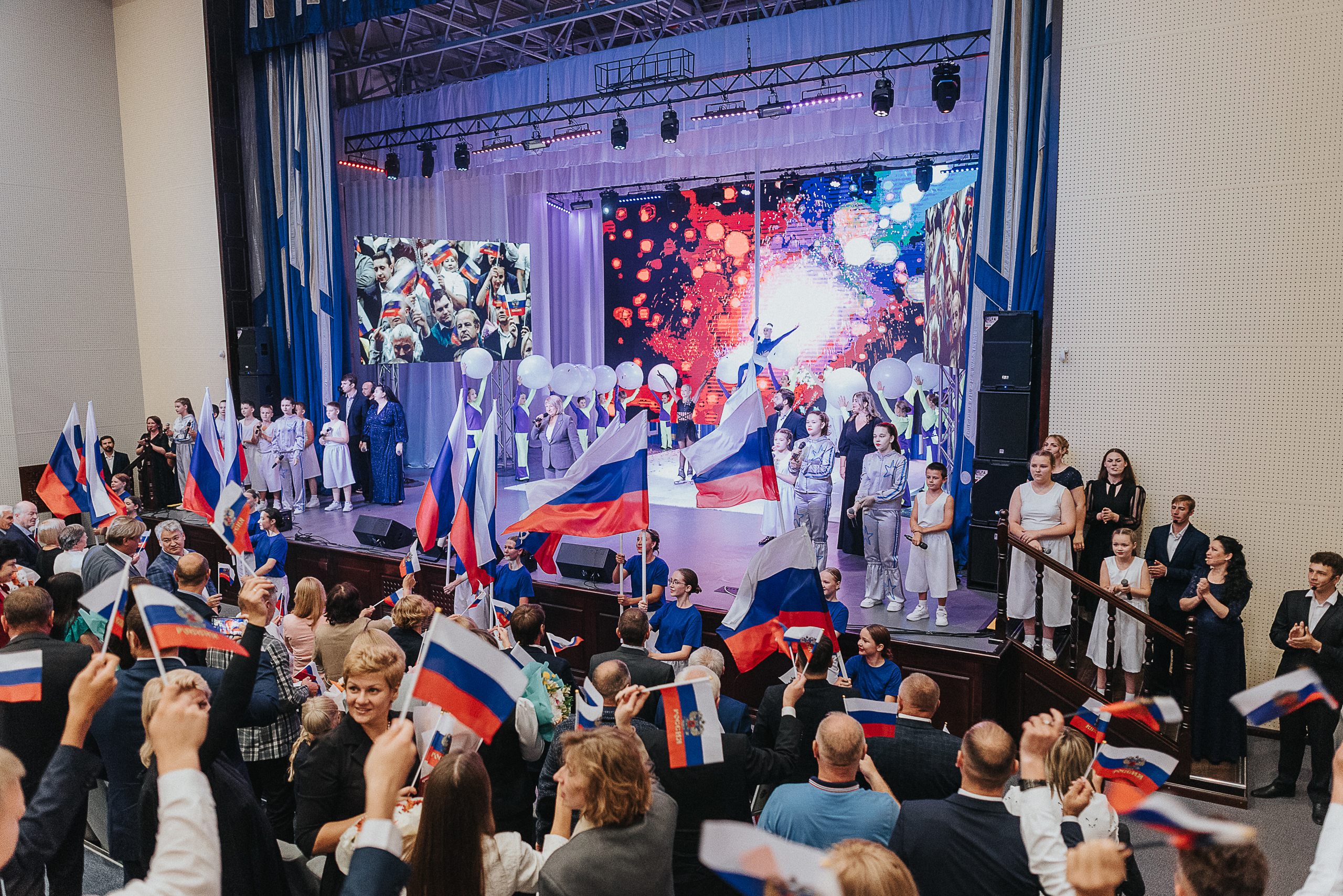 Работники сферы физической культуры и спорта Кузбасса получили награды в честь профессионального праздника